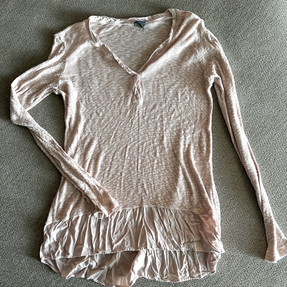 Pale pink light weight sweater size XS.